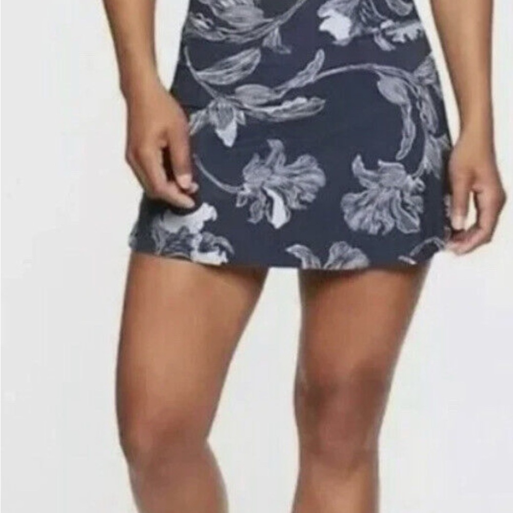 Athleta floral sonic skort. Size L